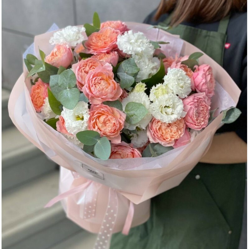 Лиссабон                                                          Букет из роскошной кустовой розы "Джульетта" и нежной эустомы с добавлением эвкалипта в фирменной упаковке. Возможны замены ассортимента.

Наличие уточняйте у специалистов